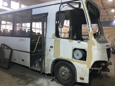 Передняя часть кузова автобуса
